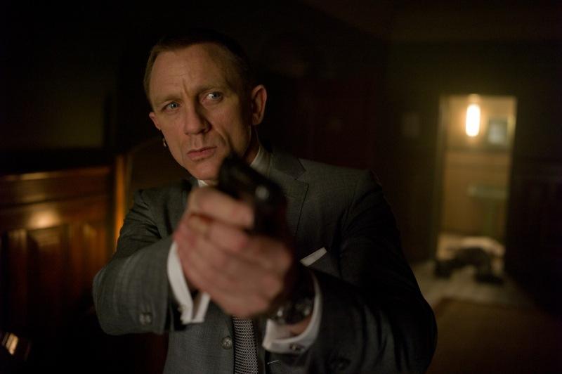 Skyfall Daniel Craig takes aim gun