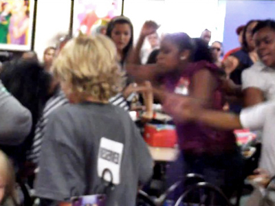 Fights at Chuck E Cheese are becoming more and more common. Screenshot from tmomma914 on YouTube