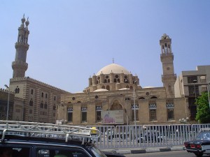 Al-Azhar Mosque and Al Azhar University, Cairo. Public domain photo/Tentoila via Wikimedia commons