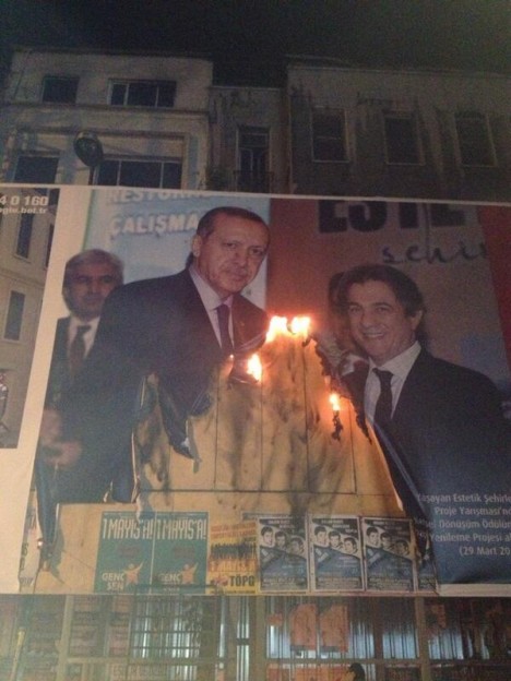 Occupy Taksim protesters burn banner