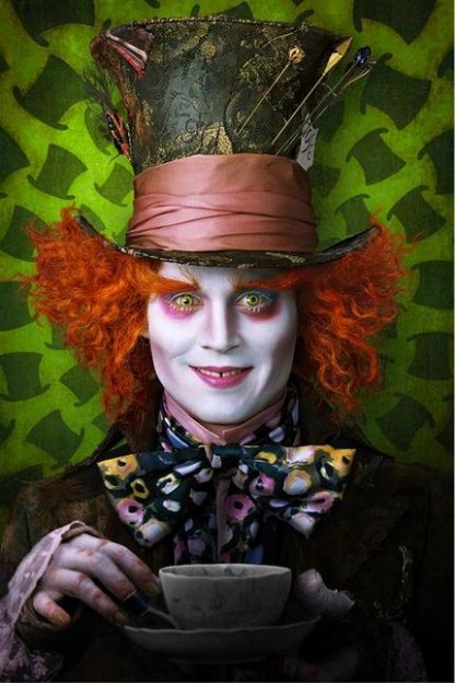 tim-burton-alice-in-wonderland-movie-photos-Johnny Depp as Mad Hatter