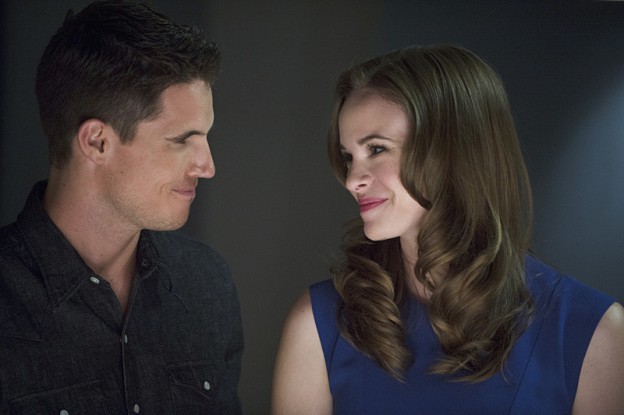 The-Flash-season-1-episode-3-Ronnie-Caitlin Robbie Amell Danielle Panabaker