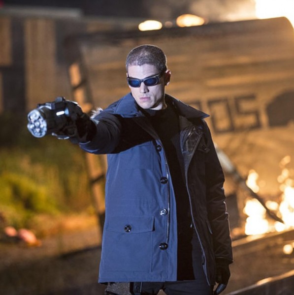 wentworth-miller-captain-cold-the-flash-2-taking aim