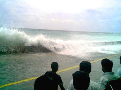 The tsunami that struck Malé in the Maldives on December 26, 2004  photo/ Sofwathulla Mohamed, public domain via wikimedia commons 