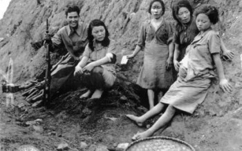 Korean comfort women  1945 photo/ US archives