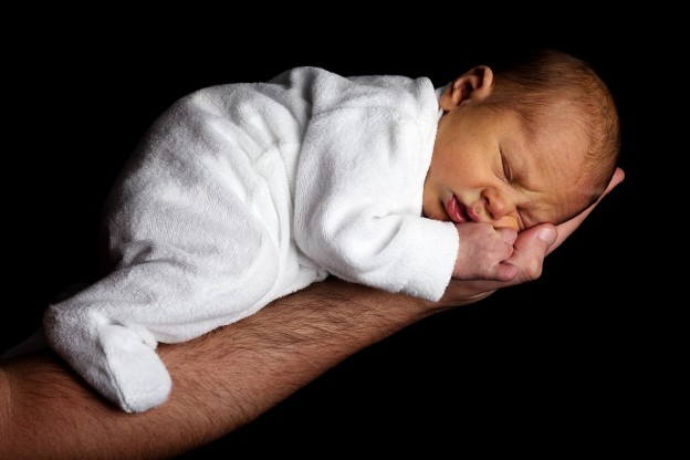 baby in daddy's hand photo/ public domain pic from pixabay.com