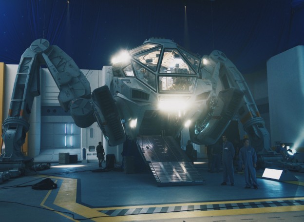 Moon Tug spacecraft from "Independence Day Resurgence"