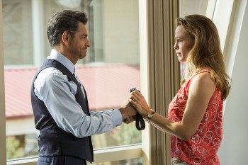 Dr. Nurkoo (EUGENIO DERBEZ) hands his Elmo tie to Christy (JENNIFER GARNER) as a memento now that Anna seems to be healed 