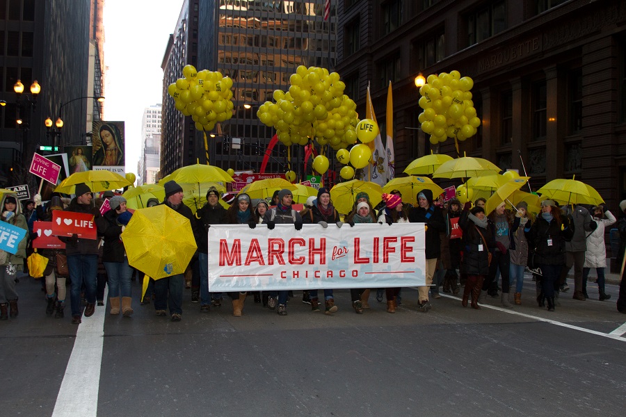Record breaking crowd weather in Chicago to March For Life