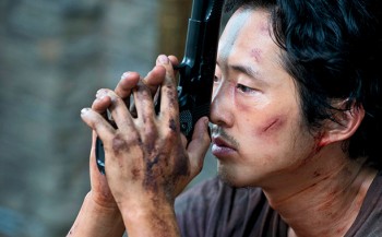 Steven Yeun The Walking Dead with gun photo