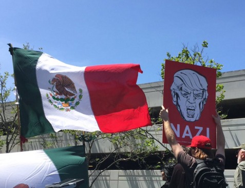 Angry Trump protesters in California photo/twitter Davey Alba (@daveyalba)