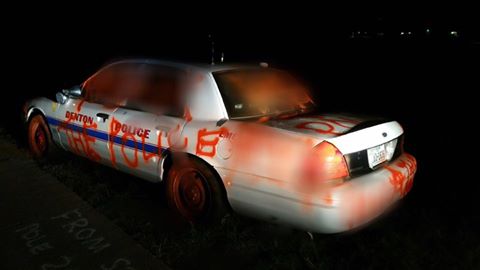 denton-texas-anti-trump-protester-vandalism-police-car