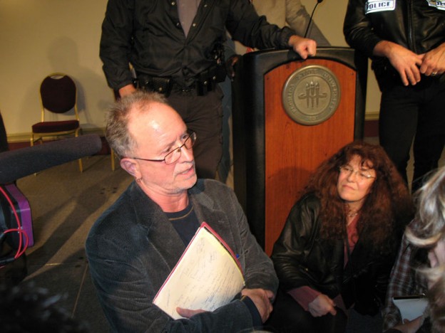 Bill Ayers speaks to audience members following a forum on education reform at Florida State University (January 12th, 2009) Photo/Supercomputer12 via Wikicommons