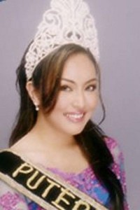 Miss Indonesia 2001  Angelina SondakhPublic domain image/Puteri Indonesia via Wikimedia Commons