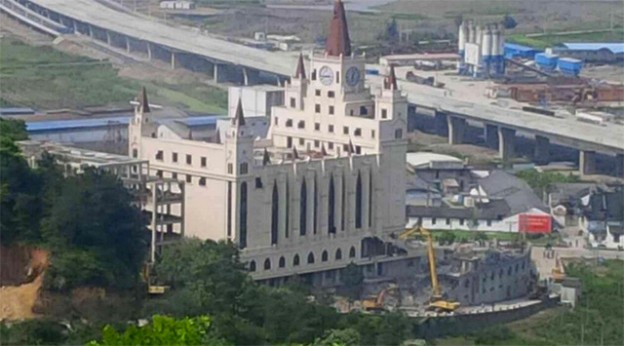Twitter photo of Sanjiang church being demolished