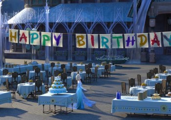 Princess Elsa happy birthday party pic in Frozen Fever